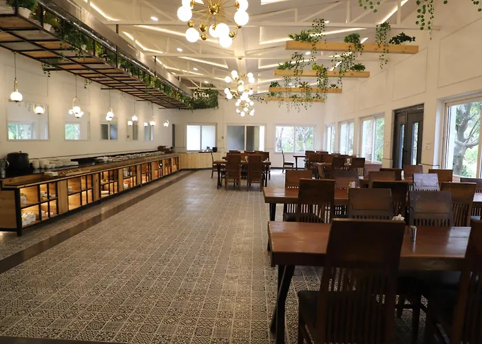 Acorn Hideaway Resort & Spa