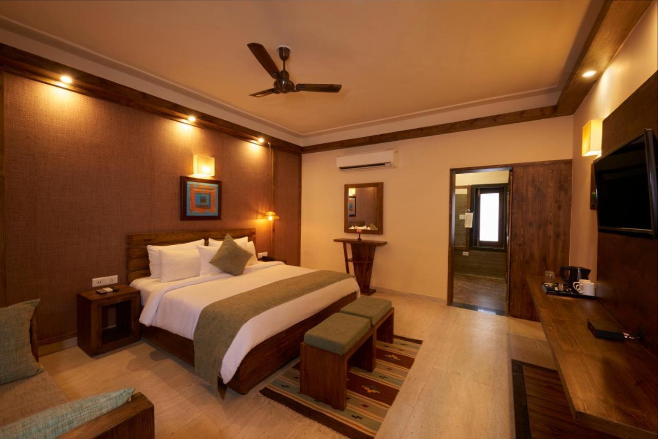 Acorn Hideaway & सहारा 4*
