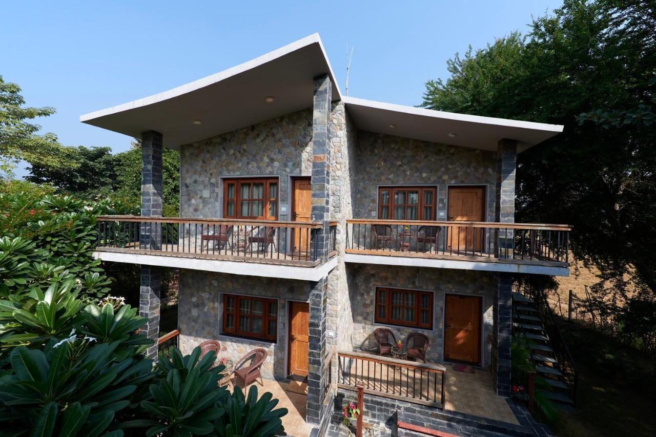 सहारा Acorn Hideaway &