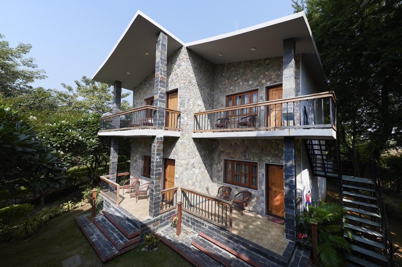 Acorn Hideaway & 4* Ramnagar (Uttarakhand)