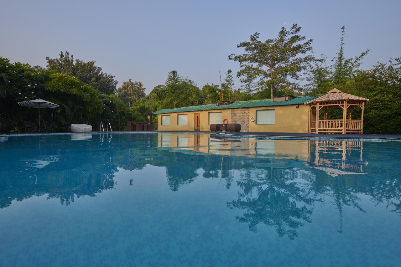Acorn Hideaway & सहारा 4*